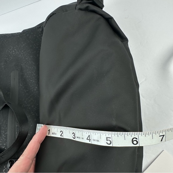 Vooray Flex Cinch Backpack Black FOIL Nylon Lightweight Drawstring Brand New - Picture 12 of 13